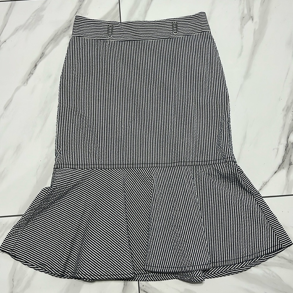 Ann Taylor Women's Navy Striped seersucker Skirt Size 6